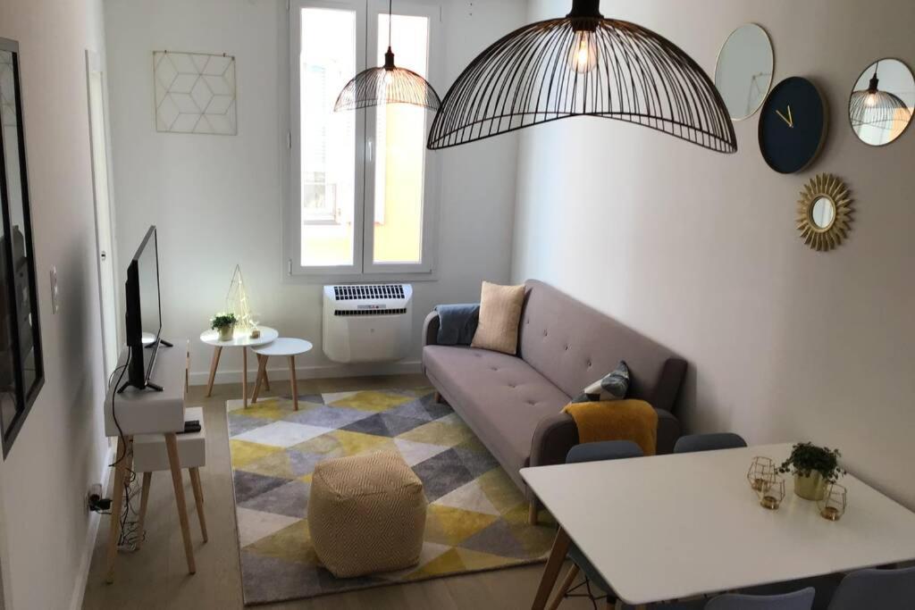 Appartement 2 chambres refait à neuf, climatisé, à 2 min de la mer Niza Exterior foto