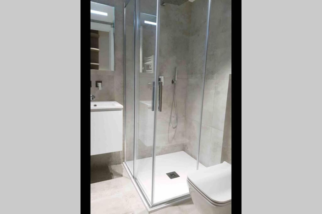 Appartement 2 chambres refait à neuf, climatisé, à 2 min de la mer Niza Exterior foto